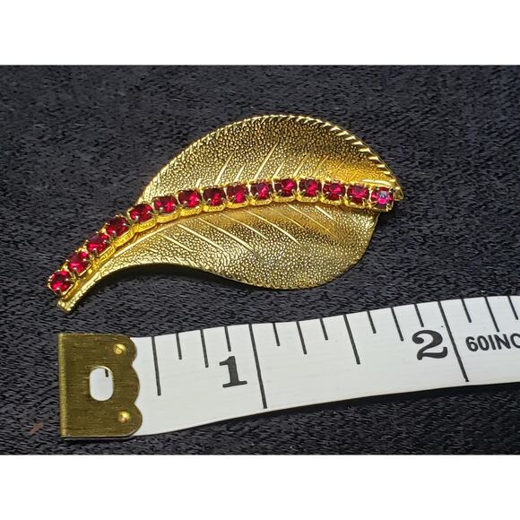 Vintage Corner Leaf Design Gold Tone Abstract Shape Swirly Curl Pin / Brooch - Picture 3 of 3